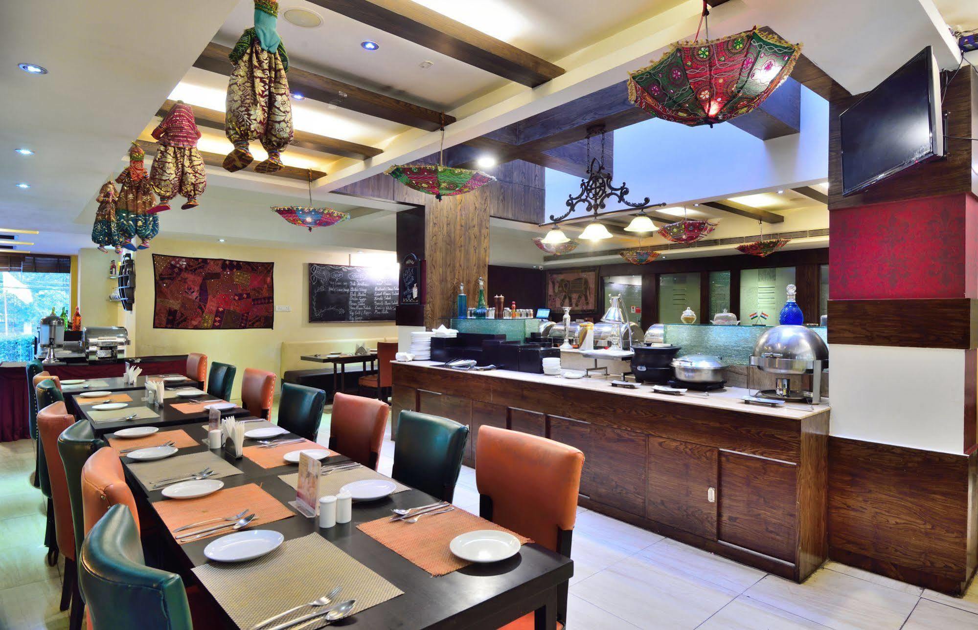 Hotel Crossroads Gurgaon Exterior foto